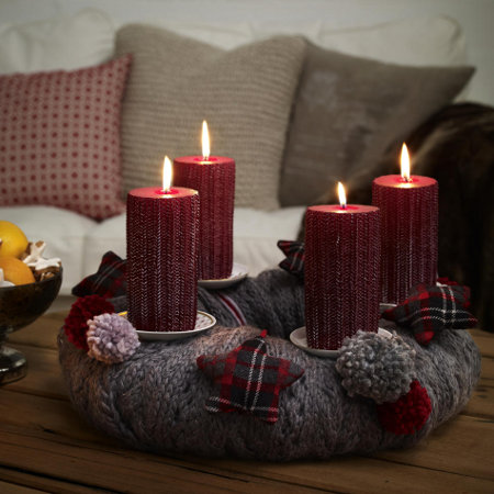 christmas-candleholders-diy-handmade-knitted-centerpice-thick-red-candles