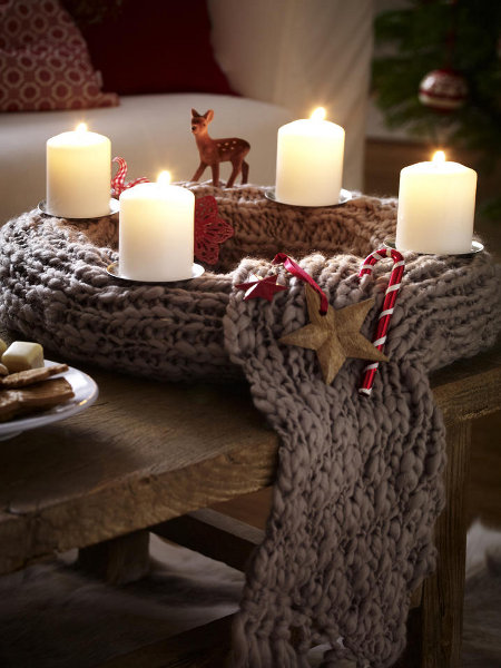 christmas-table-centerpieces-knitting-wreath-white-candles-winter-rustic-motif