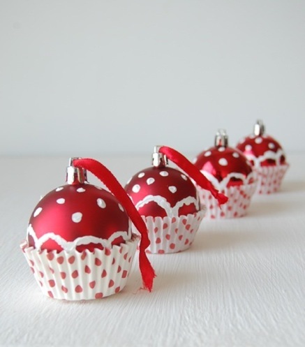 christmas tree ornaments ideas cupcakes red balls dots