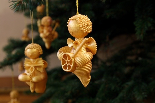 christmas-tree-ornaments-kids-pasta-angels-gold