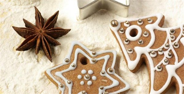 cute-christmas-treats-gingerbread-cookies-decorations-pearls