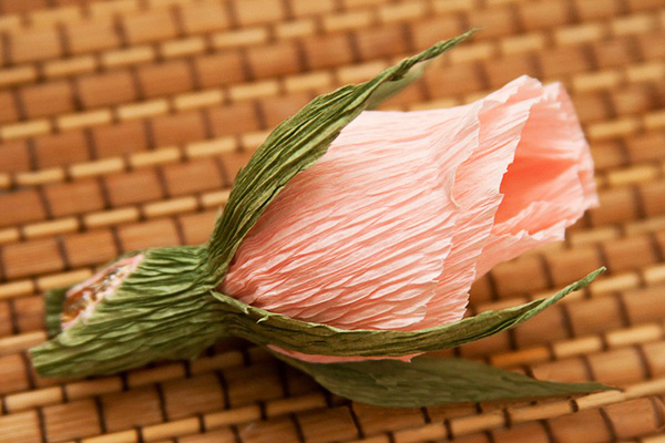 diy candy flower bouquet rosebuds crepe paper