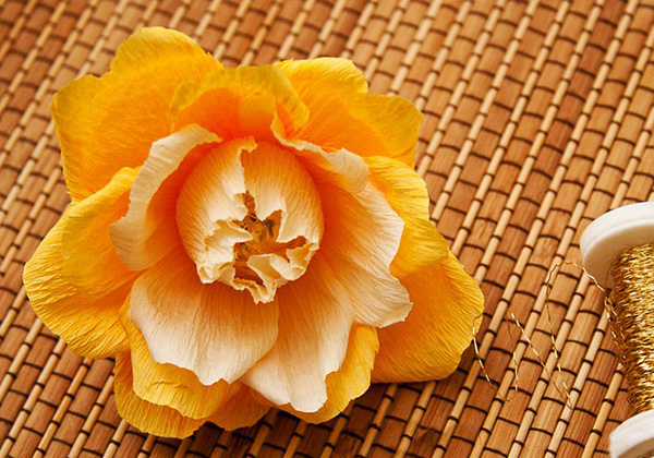 diy chocolate flower bouquet roses yellow crepe paper