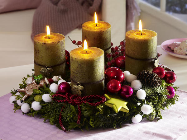 diy-christmas-candle-centerpieces-christmas-fir-wreath-arrangement