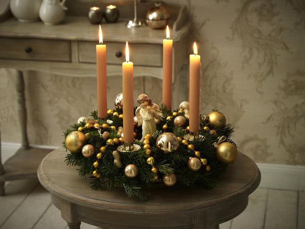 diy-christmas-candle-centerpieces-flutist-gold-angel-yellow-glass-tree-ornaments-fir-branches