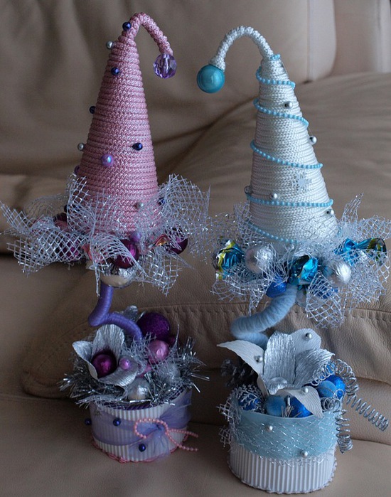 diy christmas gift idea styrofoam conical form pink blue rope art paper decoupage