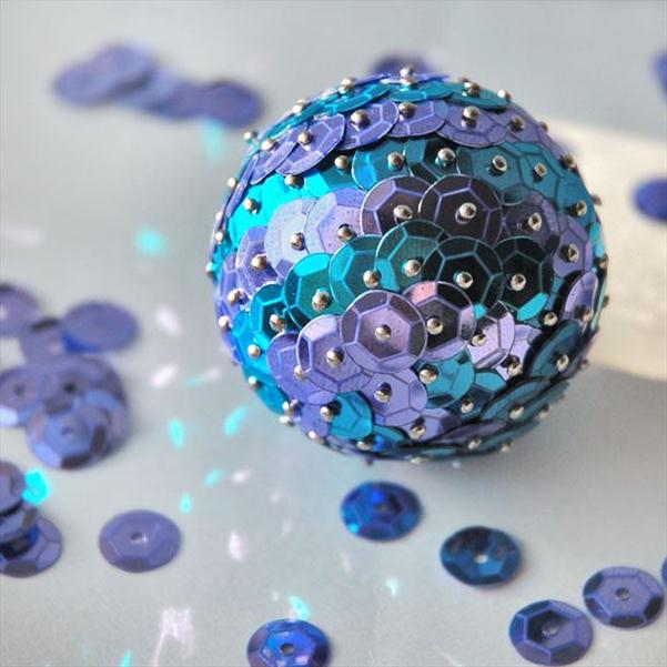 diy-christmas-tree-ornaments-blue-sequins-pins-foam-ball