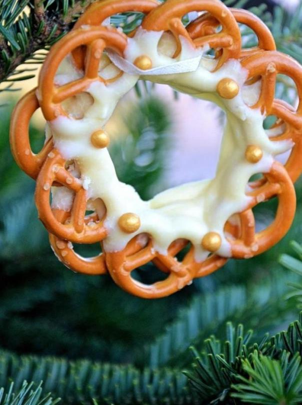 diy christmas tree ornaments ideas pretzels white frosting