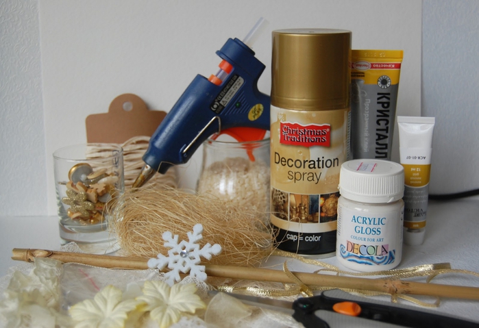 diy-christmas-tree-topiary-materials-glue-gun-acrylic-paint-golden-spray-lace-beads-rhinestones-diy-glass