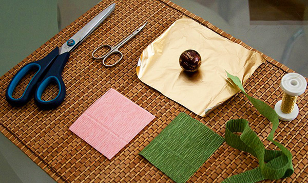 diy-gift-idea-edible-flower-bouque-chocolates-materials-tutorial