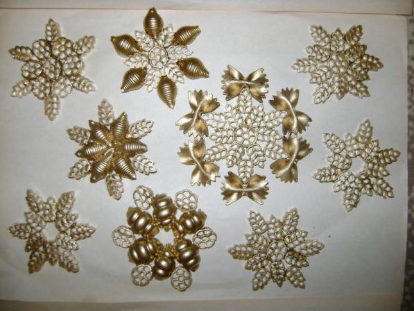 diy-pasta-snowflakes-tree-ornaments-gold-crafts-kids