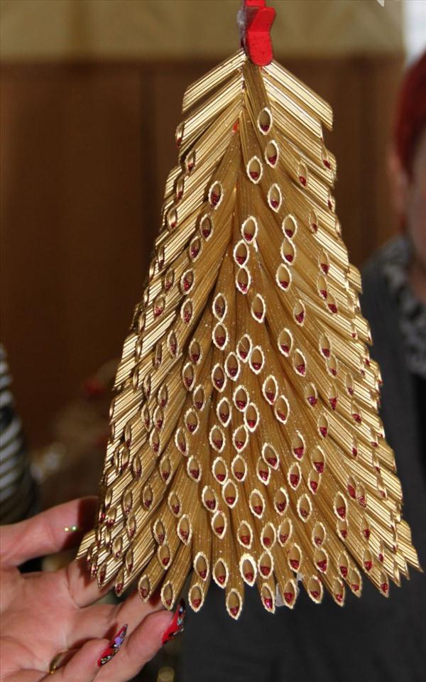 diy-tabletop-christmas-tree-gold-pasta-idea