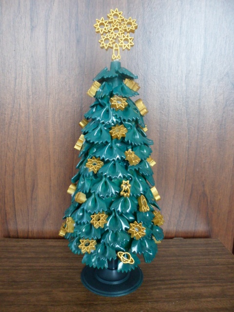 diy-tabletop-tree-christmas-gold-ornaments-ribbons