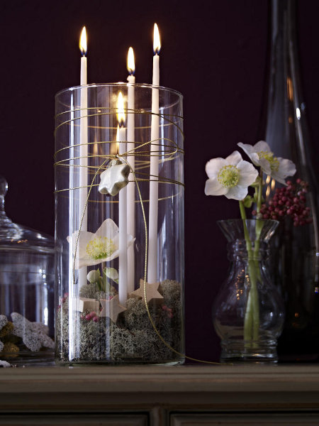 festive-table-candlestick-glass-christmas-decoration-motif-small-stars-madonna-lily-arrangement