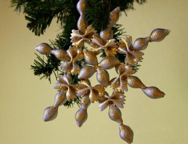homemade-christmas-tree-ornaments-pasta-snowflake-glitter