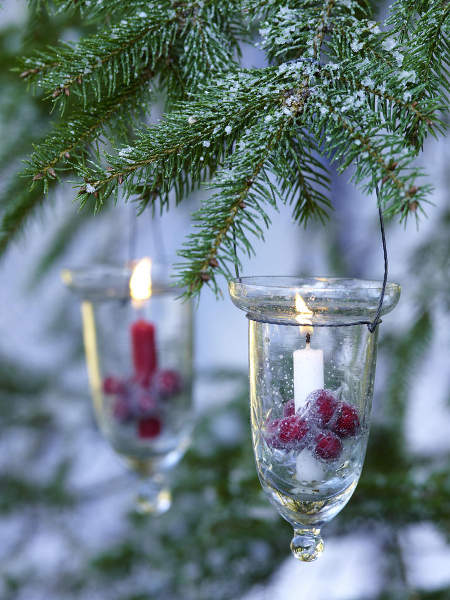 outdoor-christmas-decoration-glass-candle-holders-hanging-trees-berries