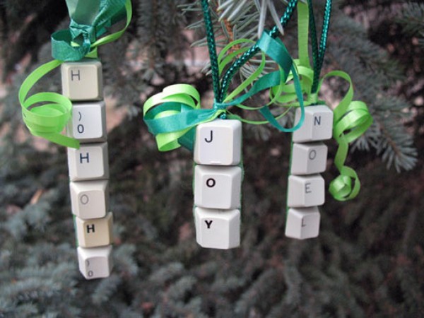 recycled christmas tree ornaments ideas computer keyboard buttons