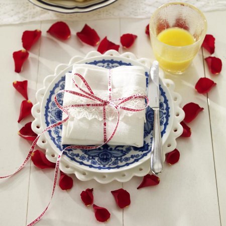 table-decoration-idea-diy-valentines-day-rose-petals-heart-festive-breakfast-diy-masters