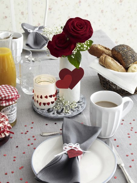 table-decoration-idea-red-roses-arrangement-favorite-morning-coffee-love-candlestick-diy-masters
