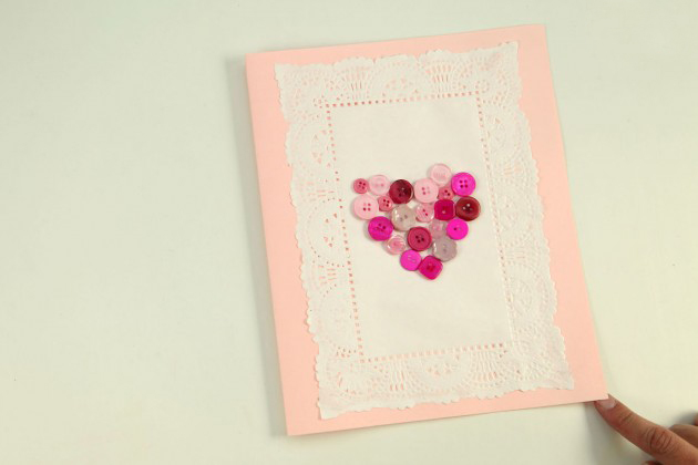 DIY Valentine's Day Cards tutorial pink buttons rectangular  paper doilies