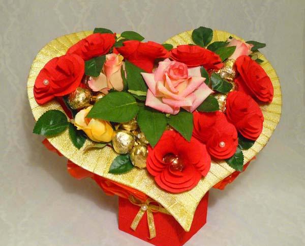 DIY Valentine's Day gift idea chocolates paper roses gold paper