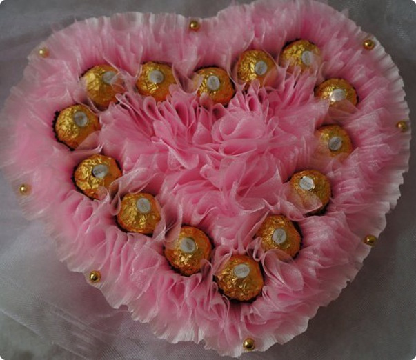 DIY Valentine's Day gift idea ferrero rocher chocolates beads pink organza