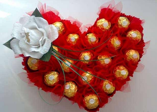 DIY Valentine's Day gift idea ferrero rocher red organza toothpicks