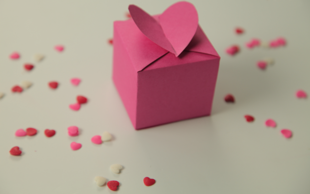 homemade valentine gifts wrapping ideas pink paper box candy