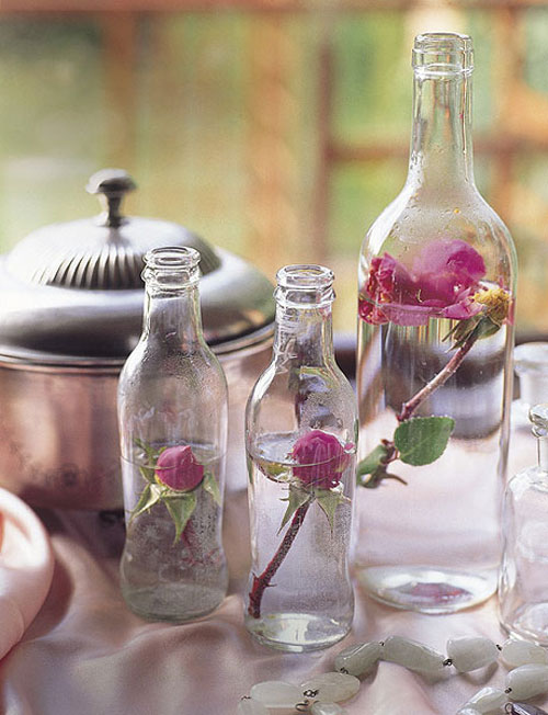 Valentine's Day decorating ideas home glass bottles roses vintage beauty