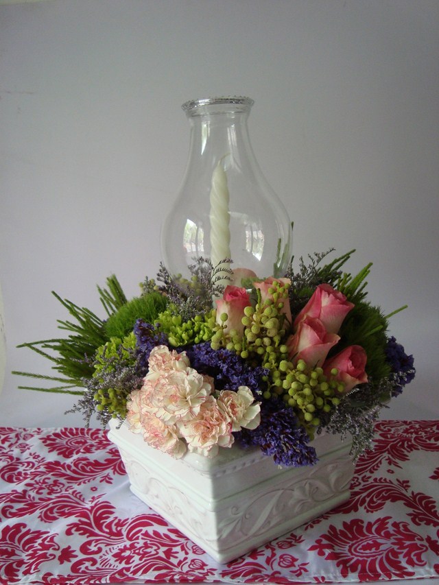 valentines day decorating ideas flower centerpiece candle vintage