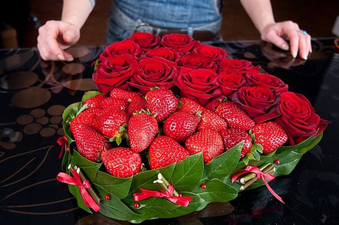 diy heart shaped arrangement loved one surprise valentines day gift idea