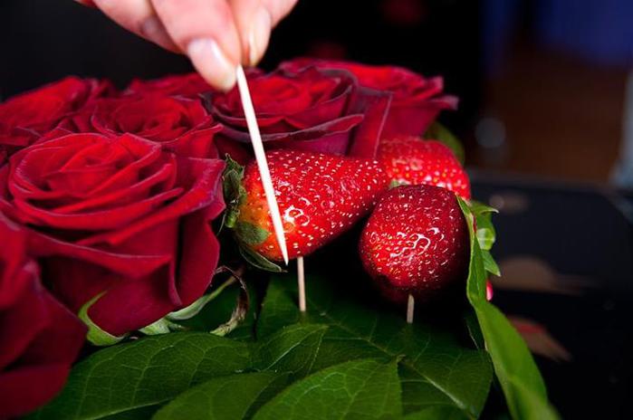 valentines day gift idea fresh strawberries fruit flower tutorial