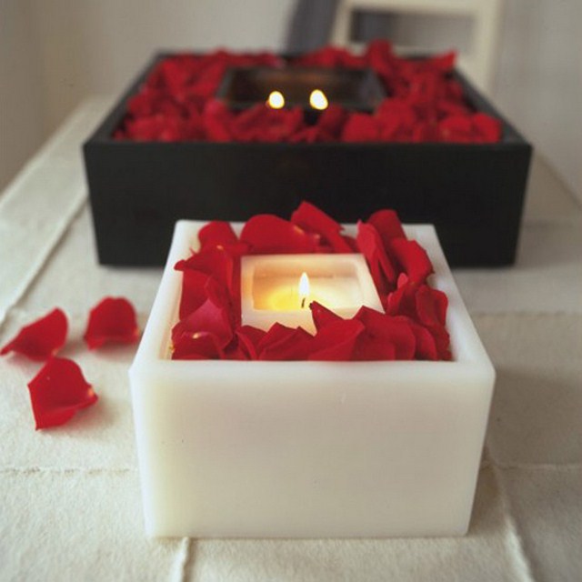 valentines day home decor ideas candles romantic mood red rose petals