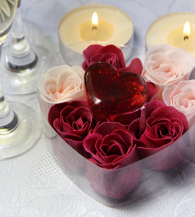 valentines day home decor table setting ideas candles paper roses