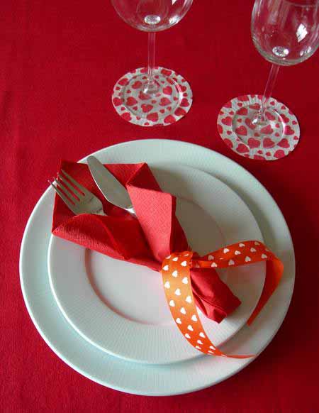 valentines day table setting ideas red napkin ribbon wine glasses