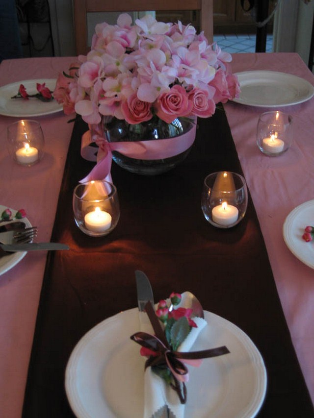 valentines day table setting ideas roses candle holders flowers napkin