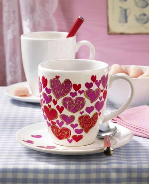 homemade Mother's day gift ideas  coffee mug hearts decoupage