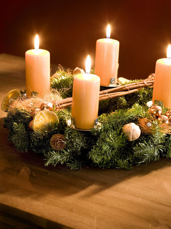 40-ideas-for-christmas-candles-on-table-00031