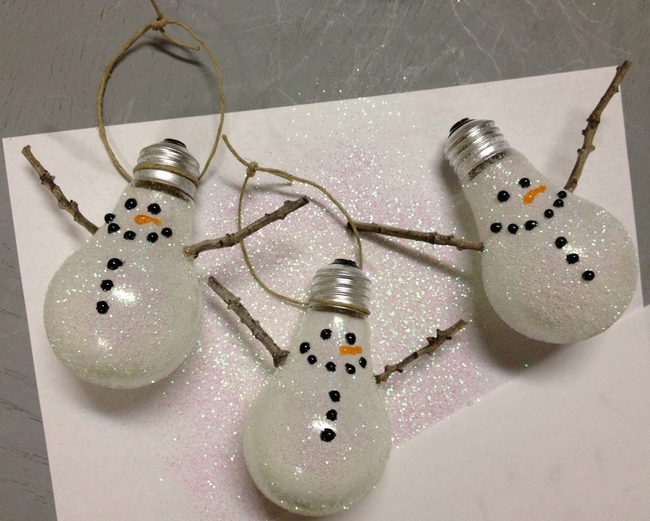 Ideas for Christmas ornaments made from light bulbs-0009