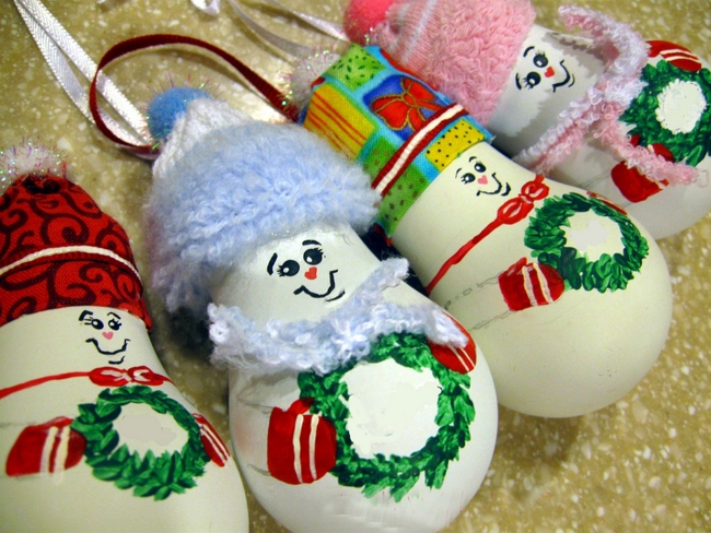 Ideas for Christmas ornaments made from light bulbs-0011
