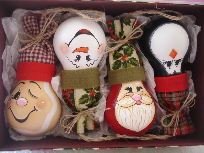 Ideas for Christmas ornaments made from light bulbs-0019