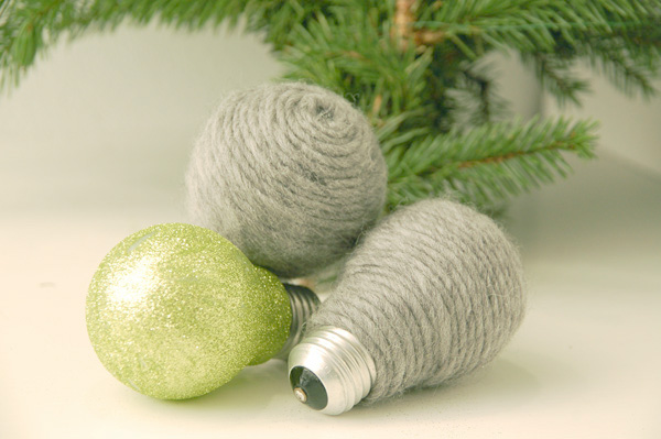 Ideas for Christmas ornaments made from light bulbs-0022