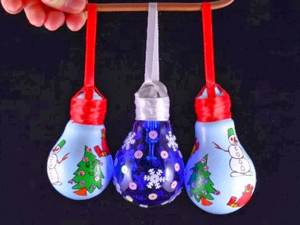 Ideas for Christmas ornaments made from light bulbs-0024