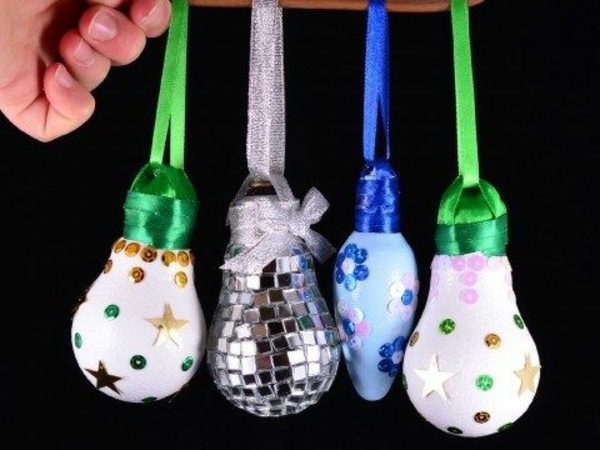 Ideas for Christmas ornaments made from light bulbs-0025