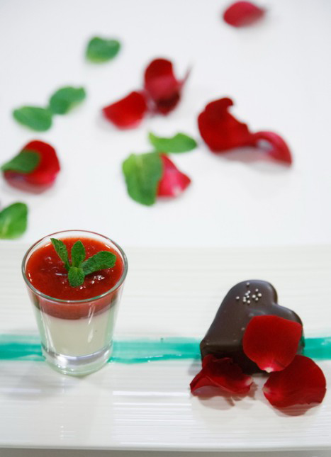 3-unique-easy-valentines-day-dessert-recipes-cotta-strawberry-sauce