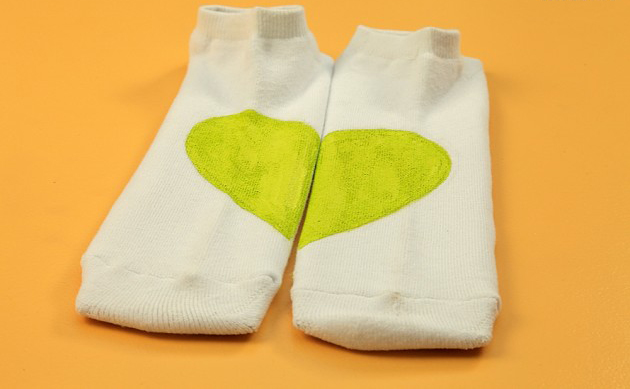 Decorate-his-socks-for-Funny-DIY-Valentine’s-Day-green-heart-socks