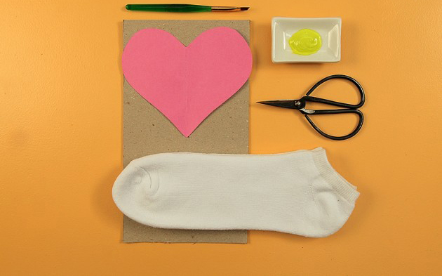 Decorate-his-socks-for-Funny-DIY-Valentine’s-Day-needed-materials