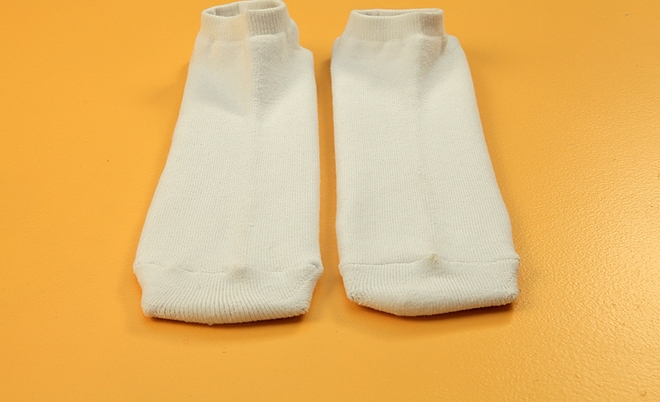 Decorate-his-socks-for-Funny-DIY-Valentine’s-Day-white-socks