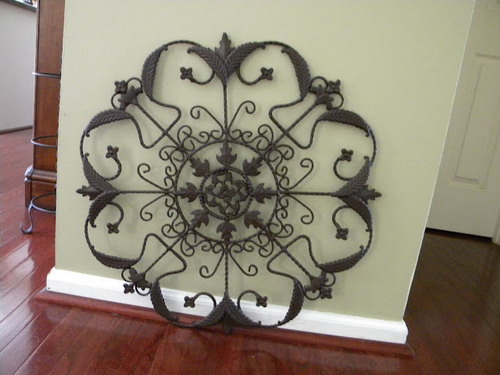 Iron-works-wall-decor-adds-symmetry-to-your-dwelling-05