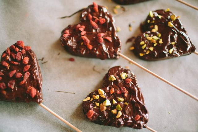 chocolate lollipop in the shape of hearts Valentine's Day gift ideas